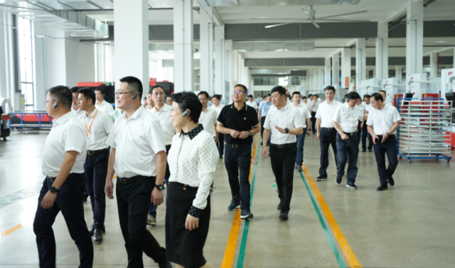 紹興市及嵊州市政府百人團(tuán)調(diào)研金帝“未來工廠”試點(diǎn)項(xiàng)目，點(diǎn)贊行業(yè)標(biāo)桿